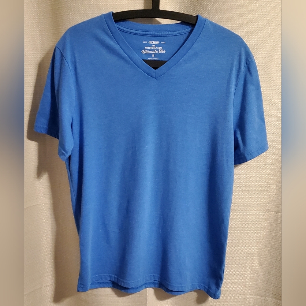 (4/$20) Urban Pipeline Men's Blue V-Neck T-Shirt Size M